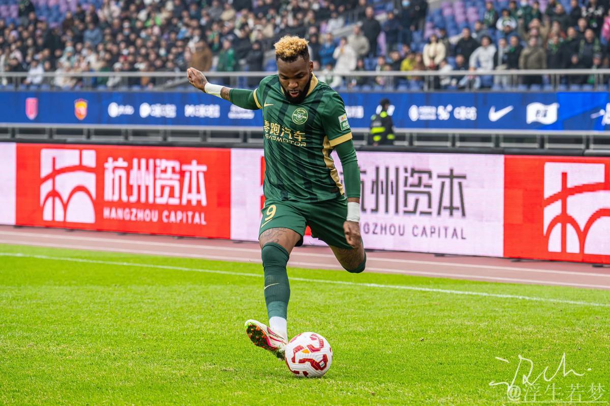 王钰栋梅开二度陶强龙闪耀 浙江4-2击败长春亚泰