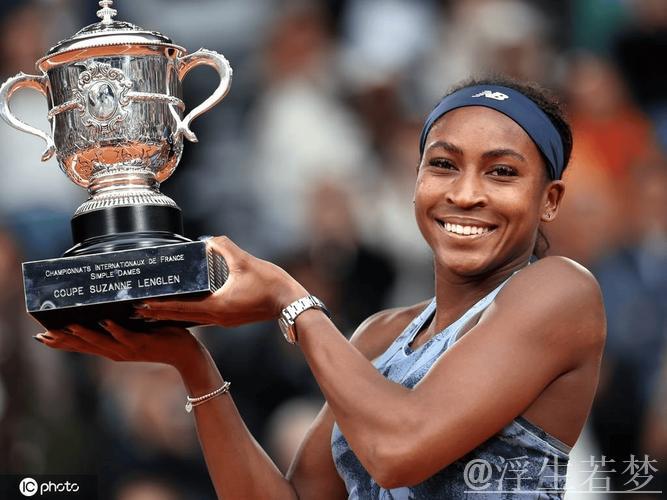 高芙逆转战胜萨巴伦卡 首次问鼎法网女单冠军